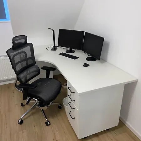 Mit Arbeitsplatz In Suedstadt