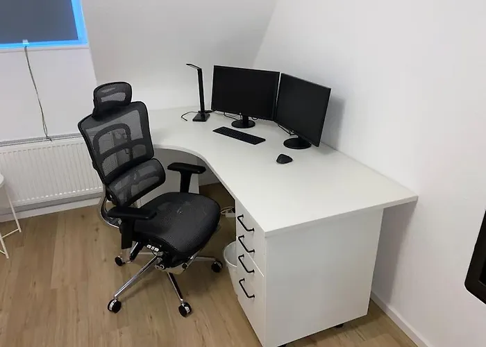 Mit Arbeitsplatz In Suedstadt